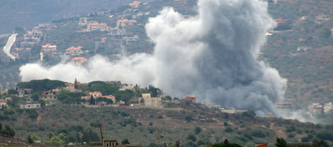 Fumaça no vilarejo de Kfar Kila, sul do Líbano