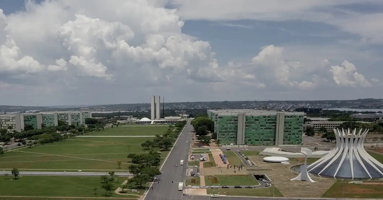 Esplanada dos Ministérios e a Praça dos Três Poderes, em Brasília (DF) (Foto: Rafa Neddermeyer/Agência Brasil)