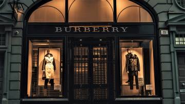 Loja da Burberry em Londres. (Foto: Joshua Lawrence/ Unsplash)