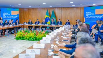 O presidente Luiz Inácio Lula da Silva (PT) comanda reunião no Palácio do Planalto (Foto: Ricardo Stuckert/PR)