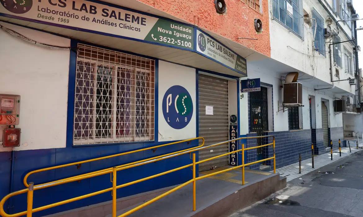 Transplante com HIV: funcionária de laboratório no RJ se entrega à Polícia Civil