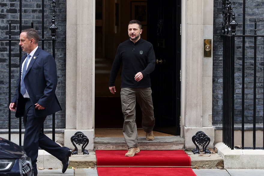 Presidente ucraniano, Volodymyr Zelensky, visita o premiê britânico, Keir Starmer, em Downing Street, Londres
10/10/2024
REUTERS/Hollie Adams