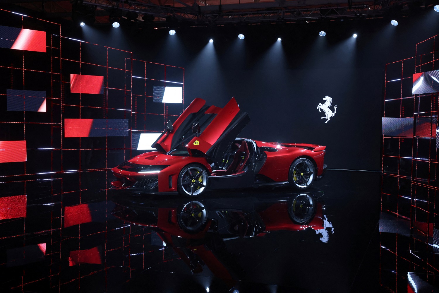 Ferrari revela supercarro F80 de US$ 3,9 milhões
FERRARI/Handout via REUTERS