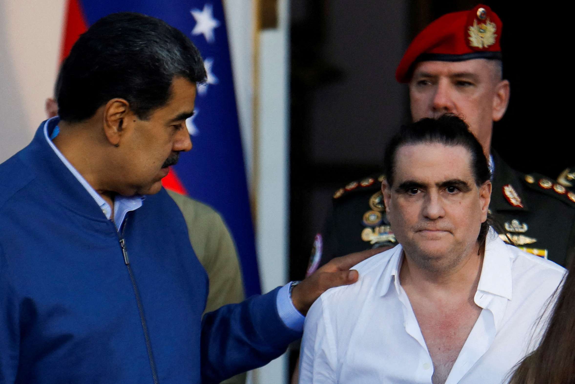 Alex Saab é recebido pelo presidente venezuelano Nicolás Maduro após ser libertado pelos EUA -  20/12/2023 (Foto: Leonardo Fernández Viloria/Reuters)