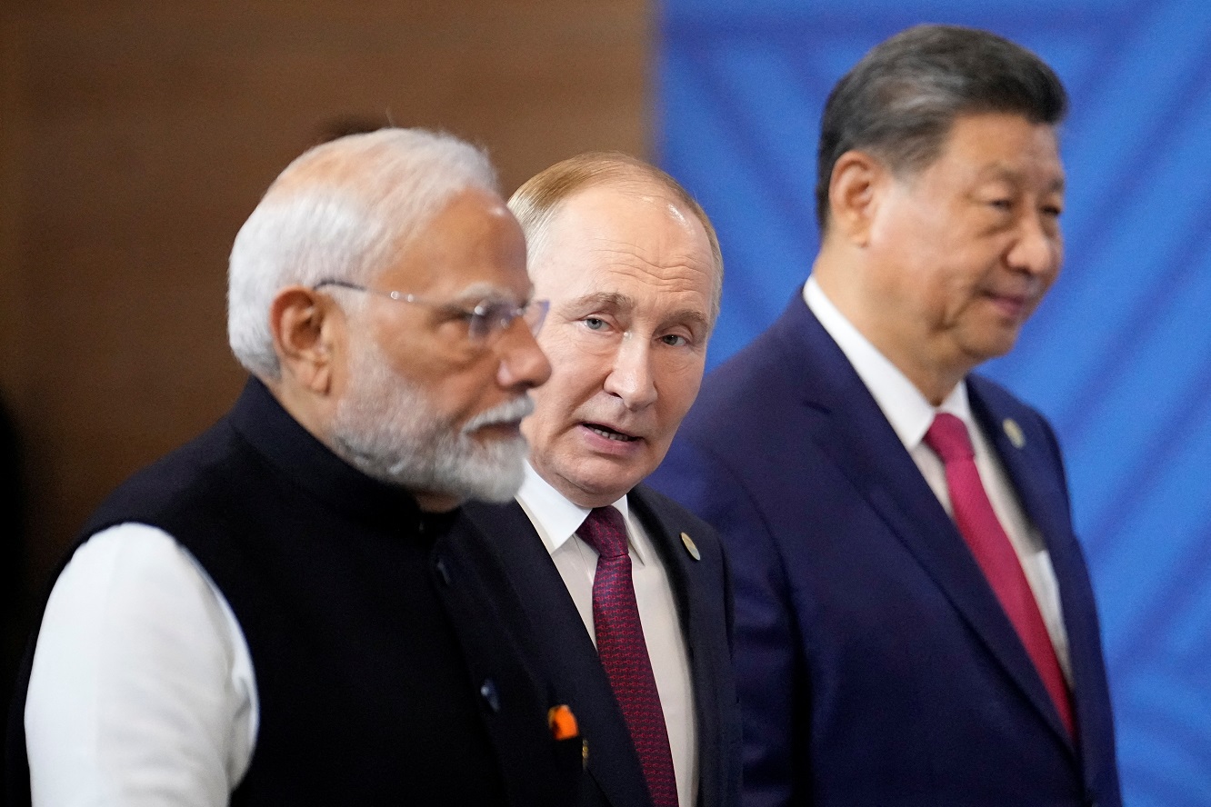 Primeiro-ministro indiano, Narendra Modi, presidente russo, Vladimir Putin, e presidente chinês, Xi Jinping, durante cúpula do Brics, em Kazan, na Rússia
23/10/2024
Alexander Zemlianichenko/Pool via REUTERS