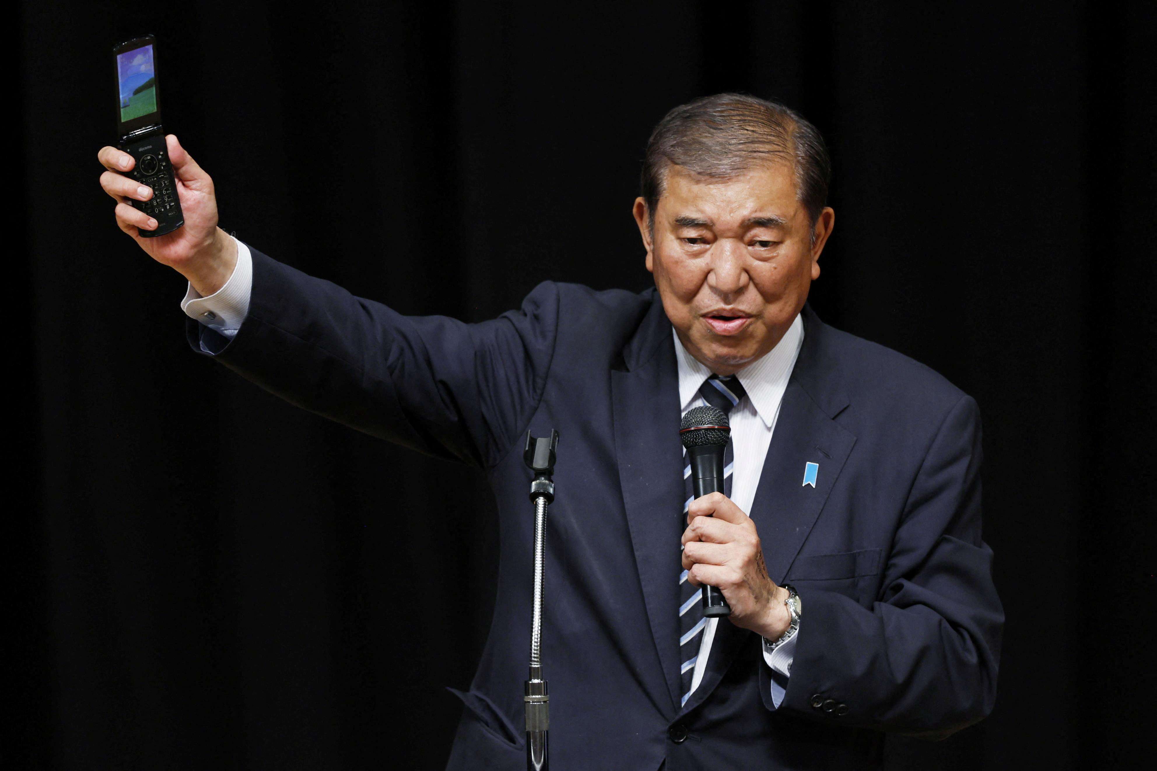 Primeiro-ministro do Japão, Shigeru Ishiba, discursa em evento de campanha em Toyonaka, na região de Osaka - 24/10/2024 (Foto: Kyodo/via Reuters)