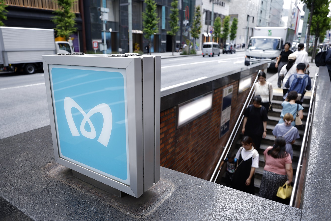 Uma entrada de estação de metrô em Tóquio, Japão (Bloomberg)