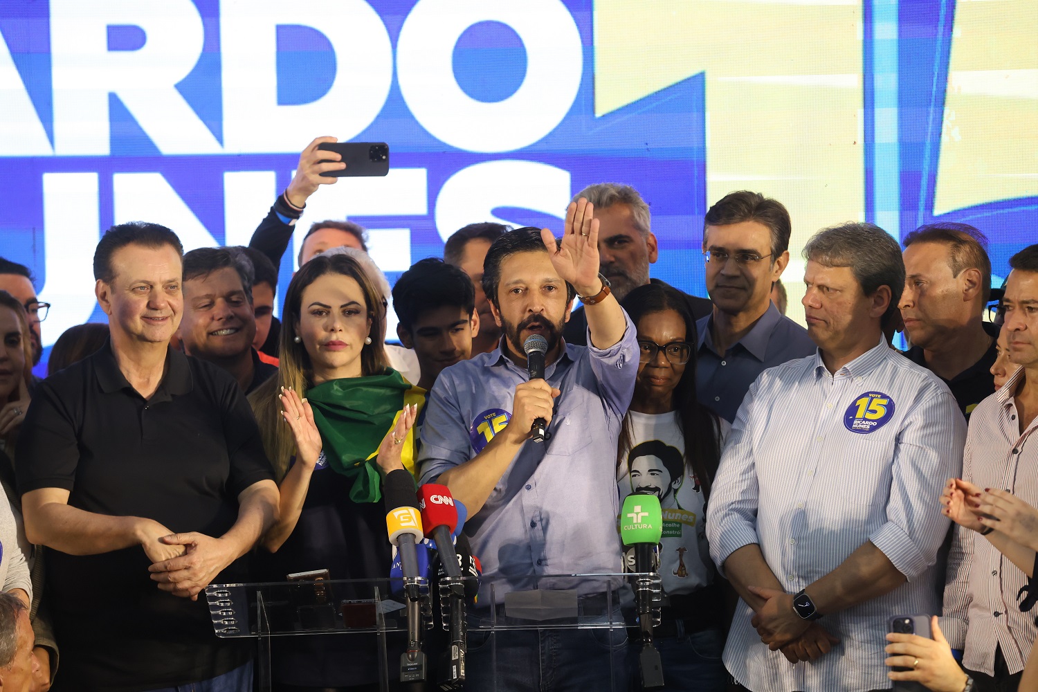 Cármen Lúcia diz que 1º turno ocorreu “sem maiores sobressaltos”


O prefeito e candidato à prefeitura de São Paulo, Ricardo Nunes (MDB), faz um   pronunciamento após apuração da eleição municipal, na noite deste domingo, 06, no   comitê localizado no Edifício Joelma, no centro da capital paulista. Nunes estava   acompanhado pelo governador do Estado de São Paulo, Tarcísio de Freitas (Republicanos), e pelo ex-ministro e secretário de Governo de São Paulo, Gilberto   Kassab.   06/10/2024 - Foto: ALEX SILVA/ESTADÃO CONTEÚDO