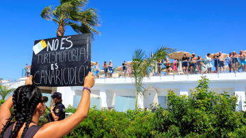 Manifestantes defendem mudanças no turismo nas Ilhas Canárias