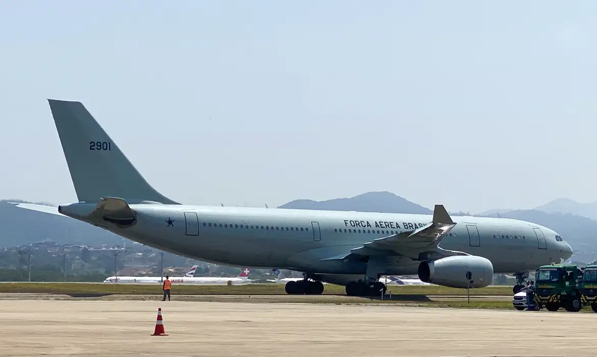 Avião FAB Decola Para Repatriar Brasileiros do Líbano: Urgente!