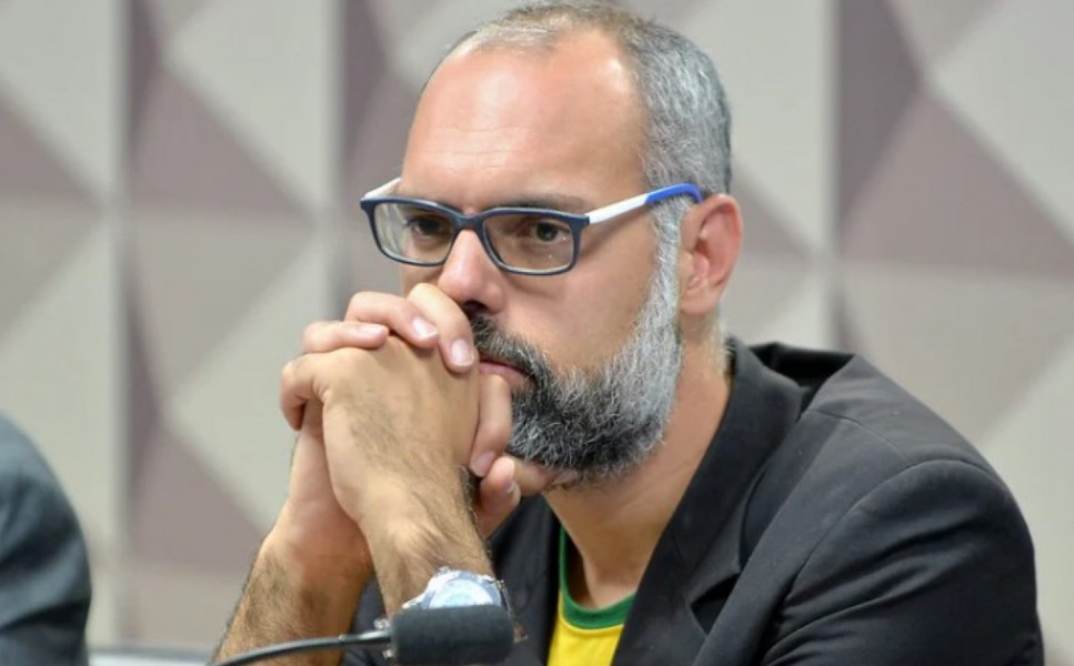 Allan dos Santos, blogueiro simpatizante do ex-presidente Jair Bolsonaro (PL), é foragido da Justiça brasileira (Foto: Agência Senado)