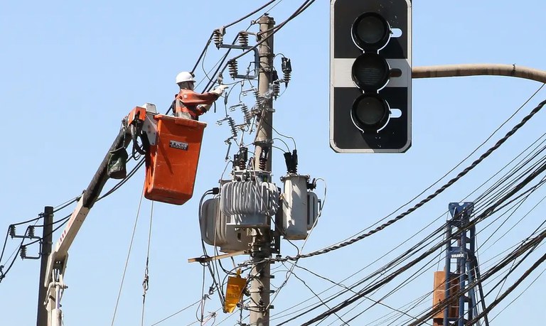 Ministro critica Aneel: Fim da concessão à Enel em 2024?