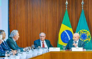 O presidente Luiz Inácio Lula da Silva (PT), o vice-presidente Geraldo Alckmin (PSB) e o ministro da Justiça, Ricardo Lewandowski (Foto: Ricardo Stuckert/PR)