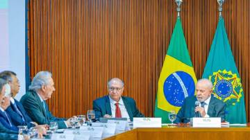 O presidente Luiz Inácio Lula da Silva (PT), o vice-presidente Geraldo Alckmin (PSB) e o ministro da Justiça, Ricardo Lewandowski (Foto: Ricardo Stuckert/PR)