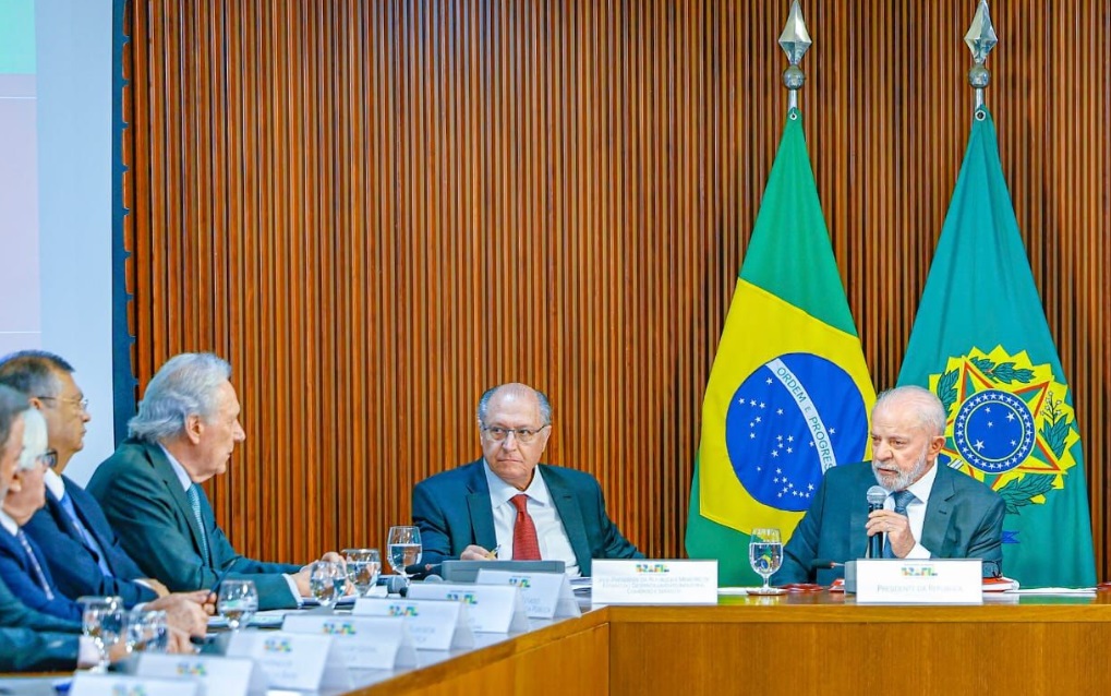 O presidente Luiz Inácio Lula da Silva (PT), o vice-presidente Geraldo Alckmin (PSB) e o ministro da Justiça, Ricardo Lewandowski (Foto: Ricardo Stuckert/PR)