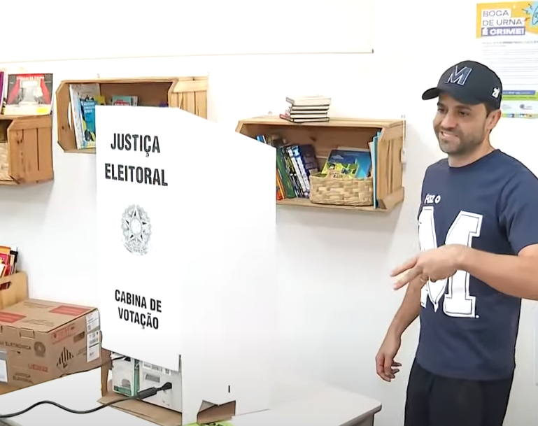 Pablo Marçal (PRTB) vota em colégio na zona sul de São Paulo (Foto: Reprodução/CNN)