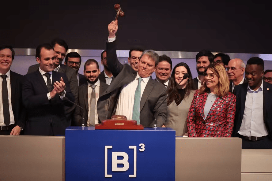 Tarcísio de Freitas no  leilão de escolas do estado de SP (Foto: Divulgação)