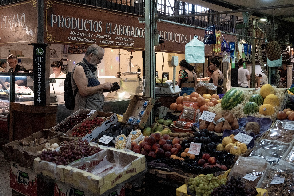 Inflação na Argentina: Queda surpreendente para 2,7% em 2024