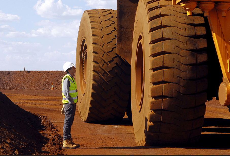 Minério de Ferro: Queda Histórica após Estoques Altos em 2024