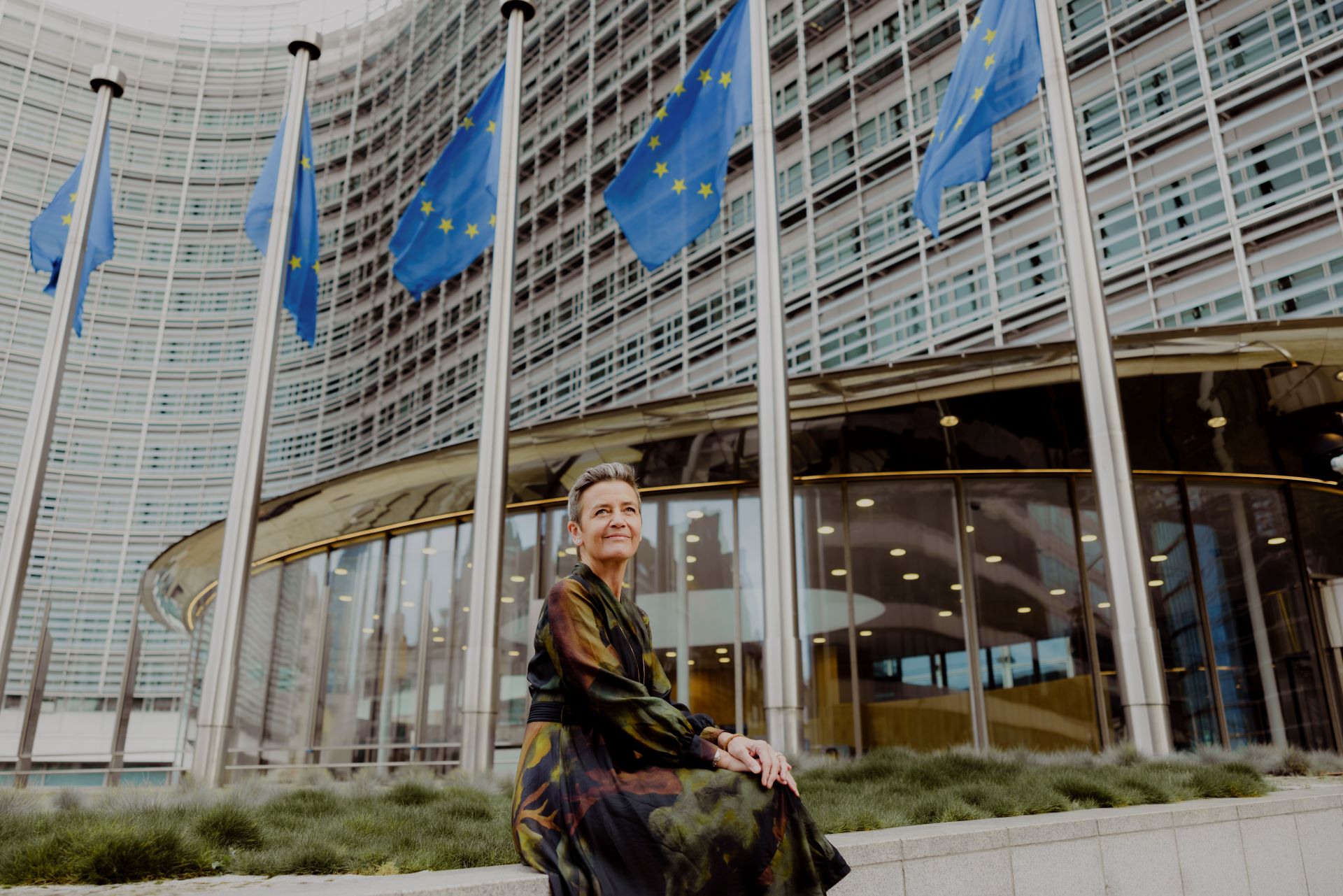 Margrethe Vestager, reguladora antitruste da União Europeia, em Bruxelas, 17 de outubro de 2024. Vestager, que colocou os danos da tecnologia na agenda global, refletiu sobre uma década enfrentando as maiores empresas e o que vem a seguir. (Foto: Kevin Faingnaert/The New York Times)