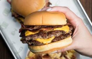 Cheeseburgers do Shake Shack serão servidos na primeira classe dos voos da Delta