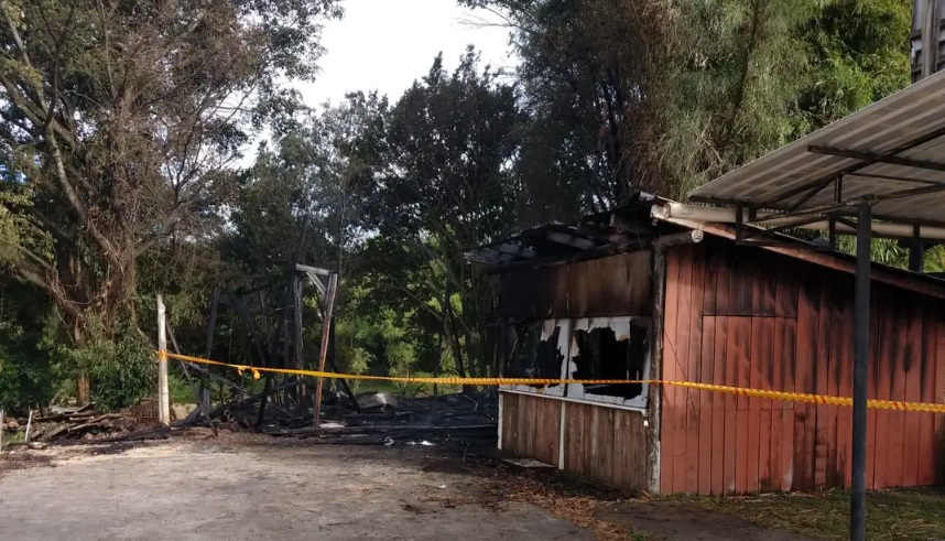 Casa de Francisco Wanderley Luiz, autor de atentado contra o STF (Foto: Divulgação/Corpo de Bombeiros de Santa Catarina)