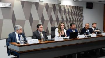 Audiência presidida pela senadora Augusta Brito integra série de debates da CCJ sobre substituição de tributos (Foto: Roque de Sá/Agência Senado)