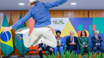 O presidente Luiz Inácio Lula da Silva (PT) participa de solenidade em homenagem ao Maracatu, no Palácio do Planalto (Foto: Ricardo Stuckert/PR)