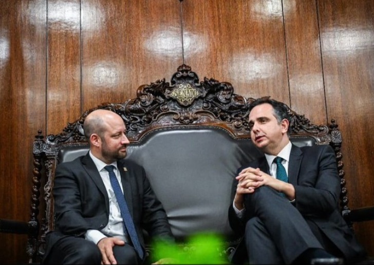 Rodrigo Pacheco (PSD-MG) com o vice-presidente do Senado da França, Loïc Hervé (Foto: Pedro Gontijo/Senado Federal)