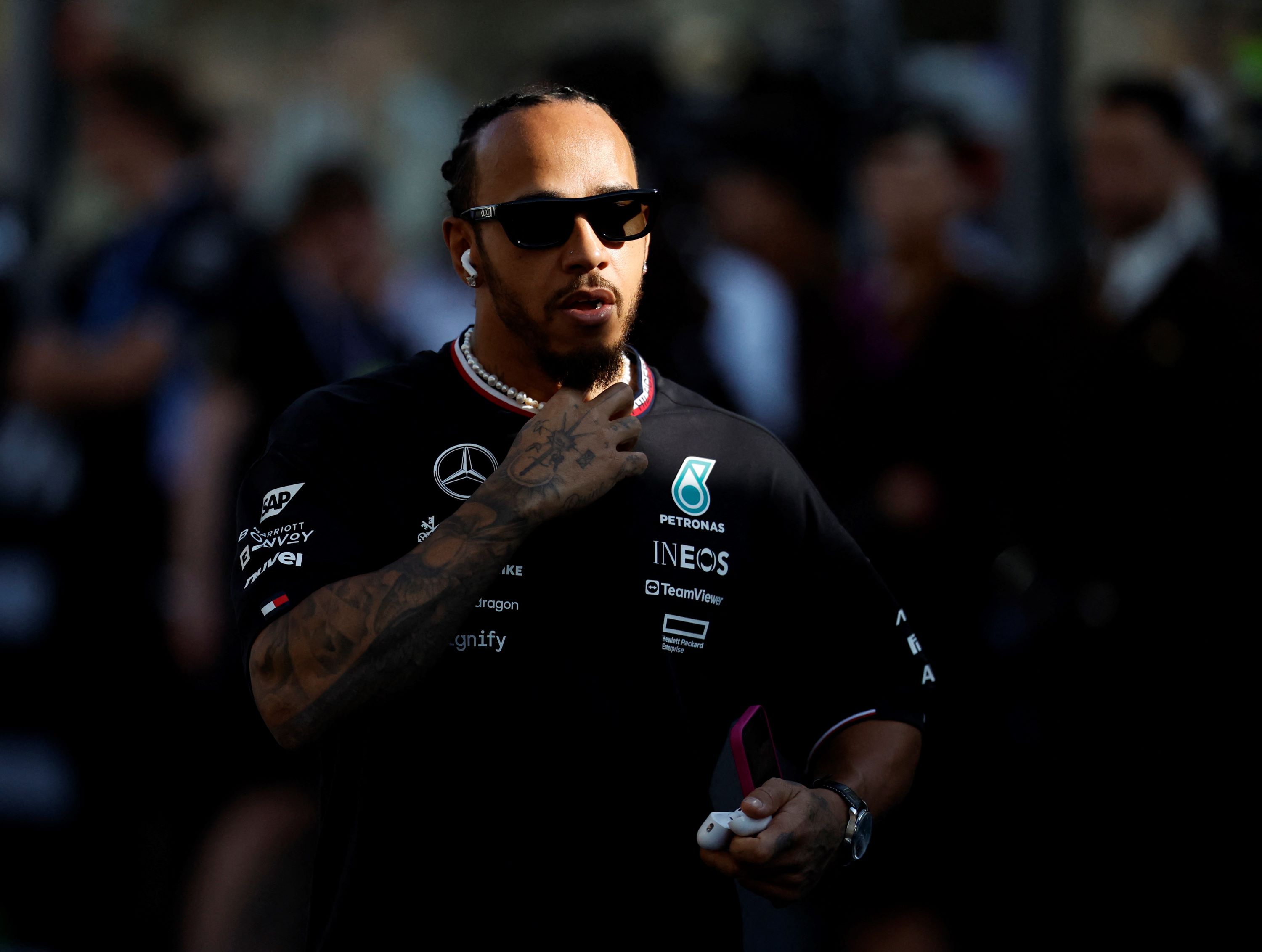 Fórmula 1: Hamilton se emociona em adeus da Mercedes com 6 taças em 12 anos