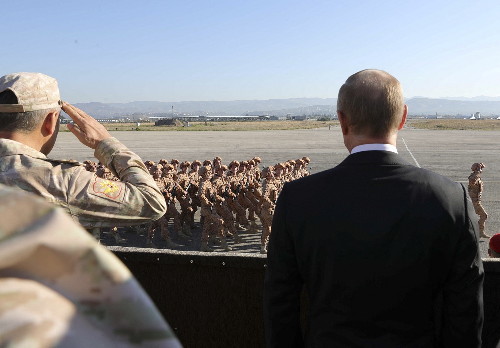 Presidente Vladimir Putin em visita a base aérea de Hmeymim na Síria
 11/12/2017    Mikhail Klimentyev/Sputnik via REUTERS