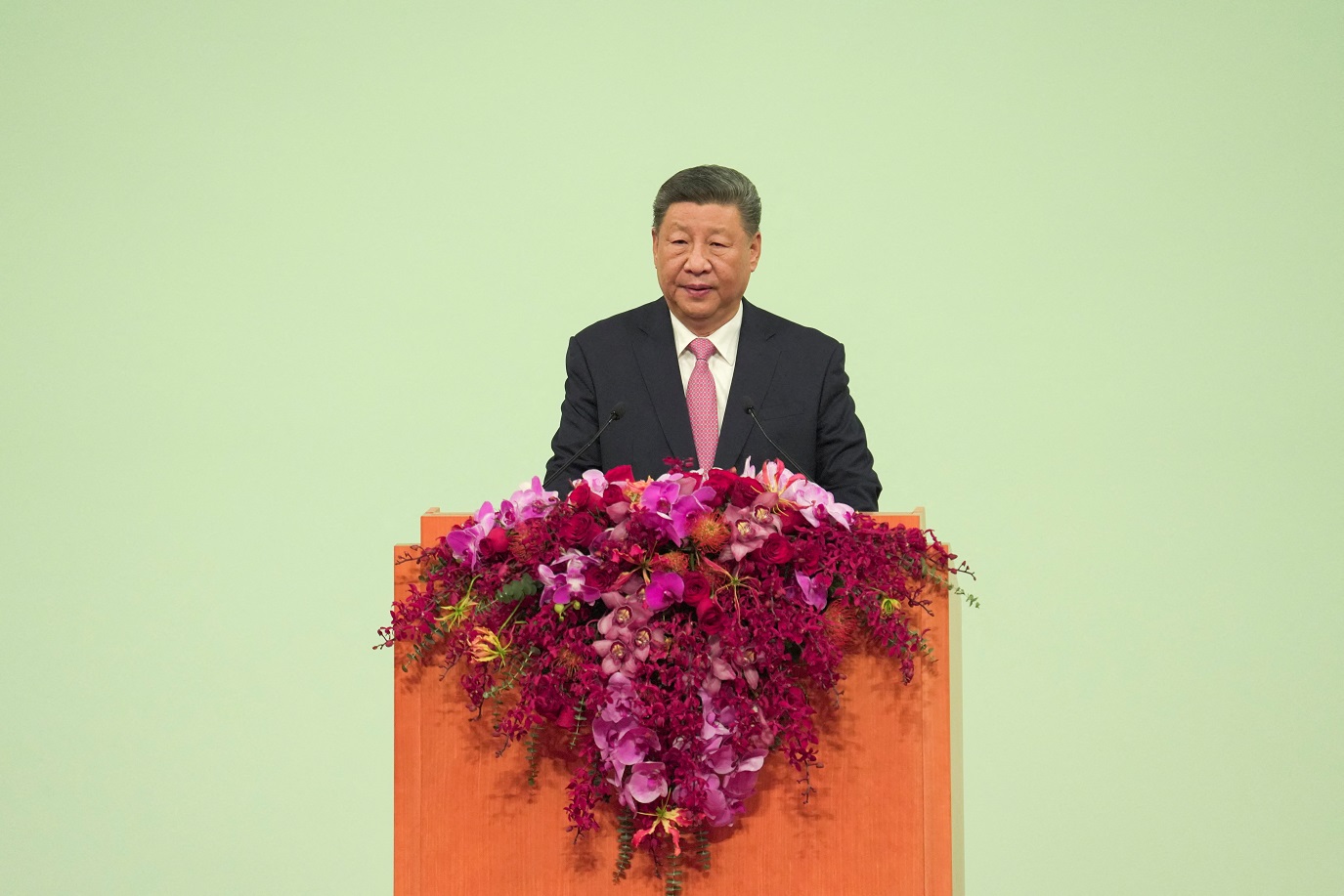 Presidente da China, Xi Jinping, fala durante a inauguração do novo líder de Macau, Sam Hou-fai (não retratado), marcando o 25º aniversário da devolução de Macau de Portugal à China, em Macau, em 20 de dezembro de 2024. Justin Chan/Pool via REUTERS.
