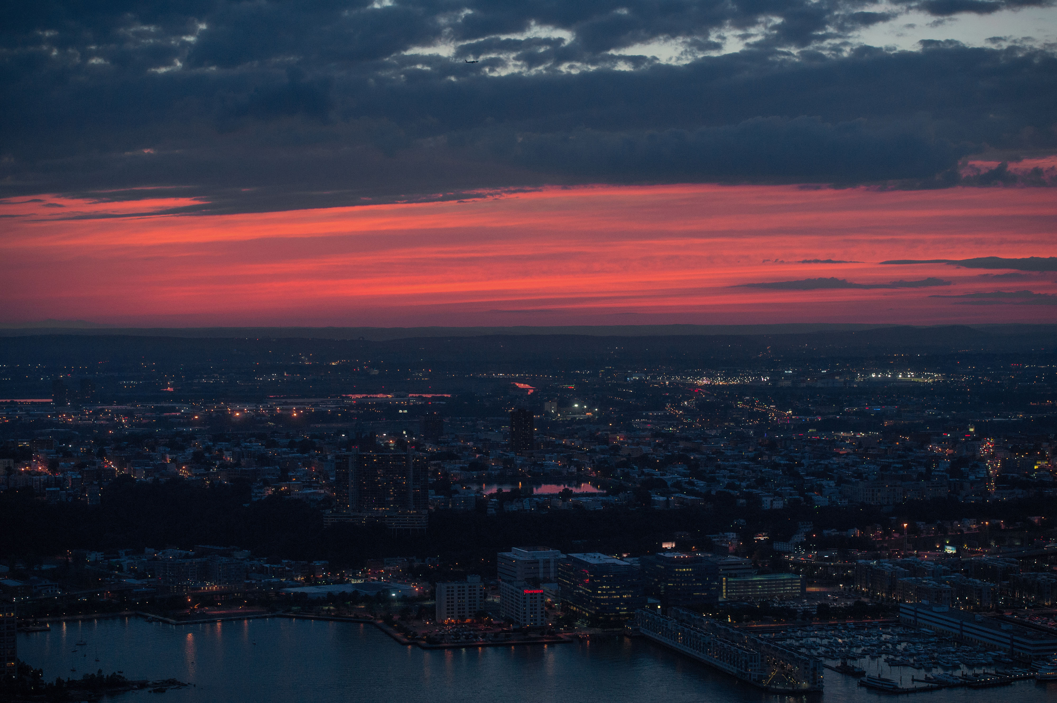 O sol se põe sobre Nova Jersey. Fotógrafo: Craig Warga/Bloomberg

