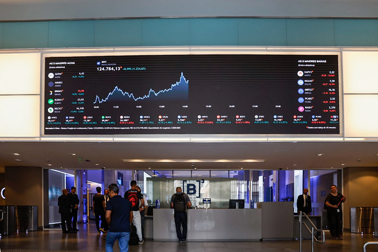 Ibovespa tem leve queda com repercussão sobre noticiário de tarifas 