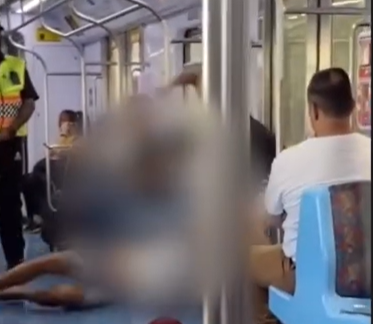 Seguranças da CPTM são flagrados filmando briga dentro de trem em SP