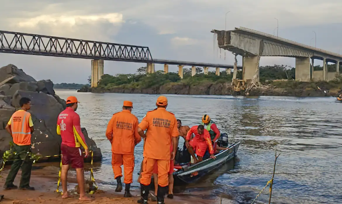 Corpo de bombeiros trabalha no Rio Tocantins (Bombeiros Militar/Governo do Tocantins)