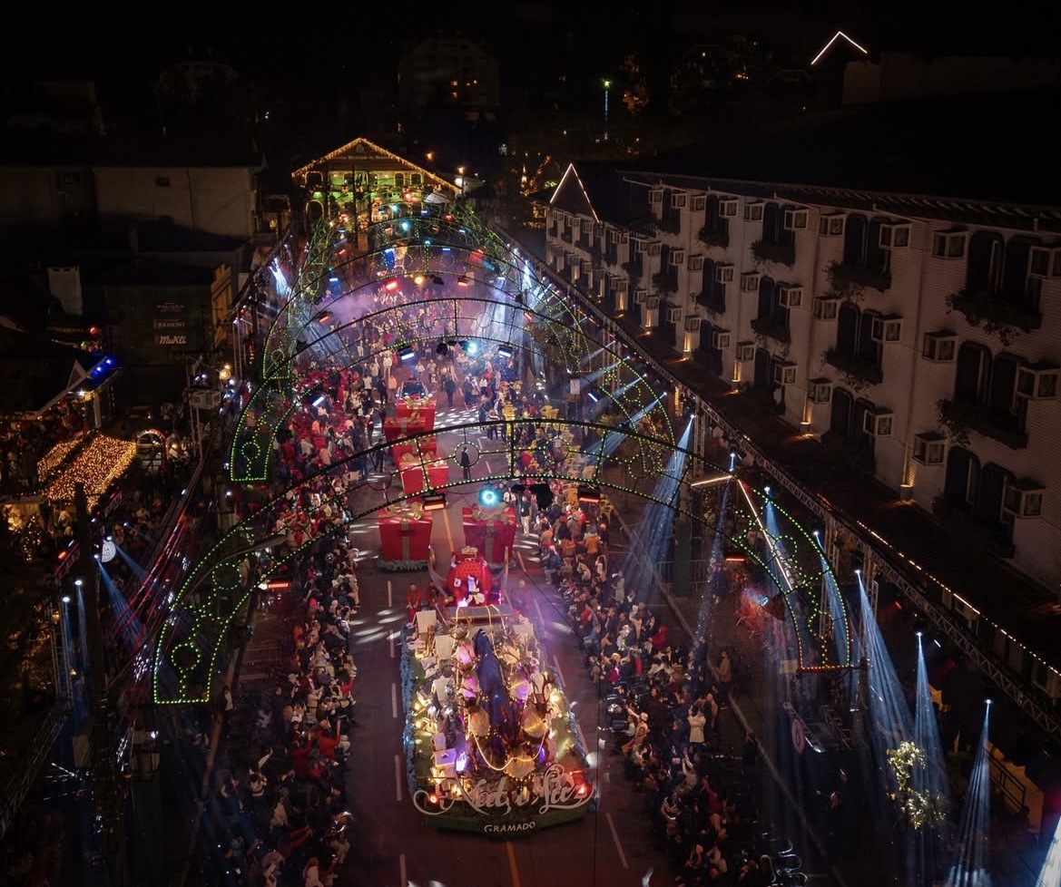 Desfile do Natal Luz, em Gramado (RS) em dezembro de 2024 (Reprodução)