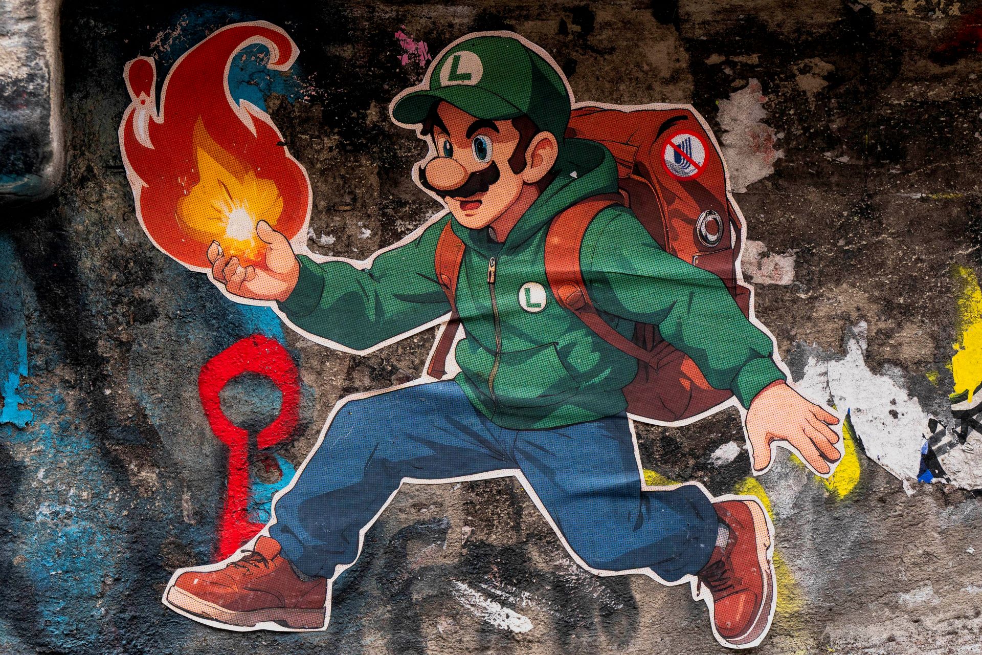 Arte de rua em Seattle retratando o personagem de videogame Luigi e um logotipo riscado da UnitedHealthcare, fazendo referência ao suspeito de assassinato Luigi Mangione - 11/12/2024 (Foto: David Ryder/Reuters)