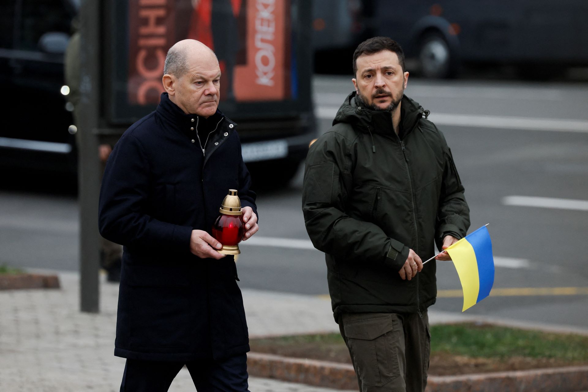 Volodymyr Zelensky e Olaf Scholz em Kiev - 02/12/2024 (Foto: Gleb Garanich/Reuters)