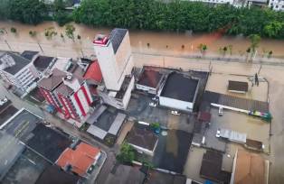 O estado de Santa Catarina é atingido por fortes chuvas (Foto: Coredec/Joinville)