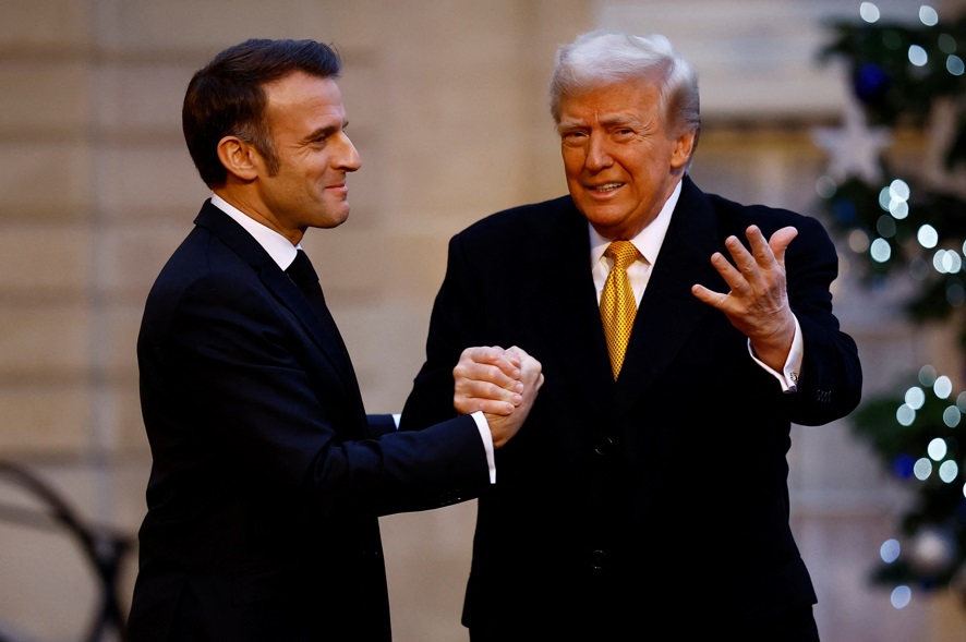 Trump é recebido por Macron em Paris com pompa presidencial e se reúne com Zelensky