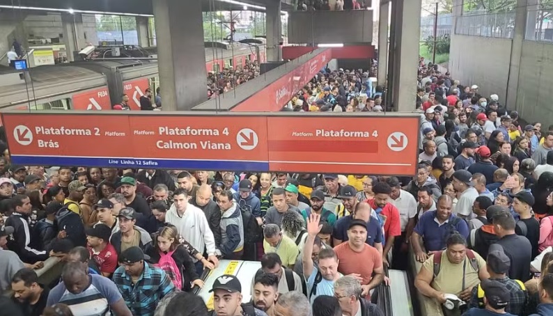 Descarrilamento de trem de carga gerou tumulto e caos no transporte de São Paulo (Foto: Reprodução/TV Globo)