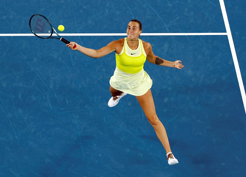 Aryna Sabalenka em ação no Australian Open na semifinal contra Paula Badosa (REUTERS/Kim Kyung-Hoon)