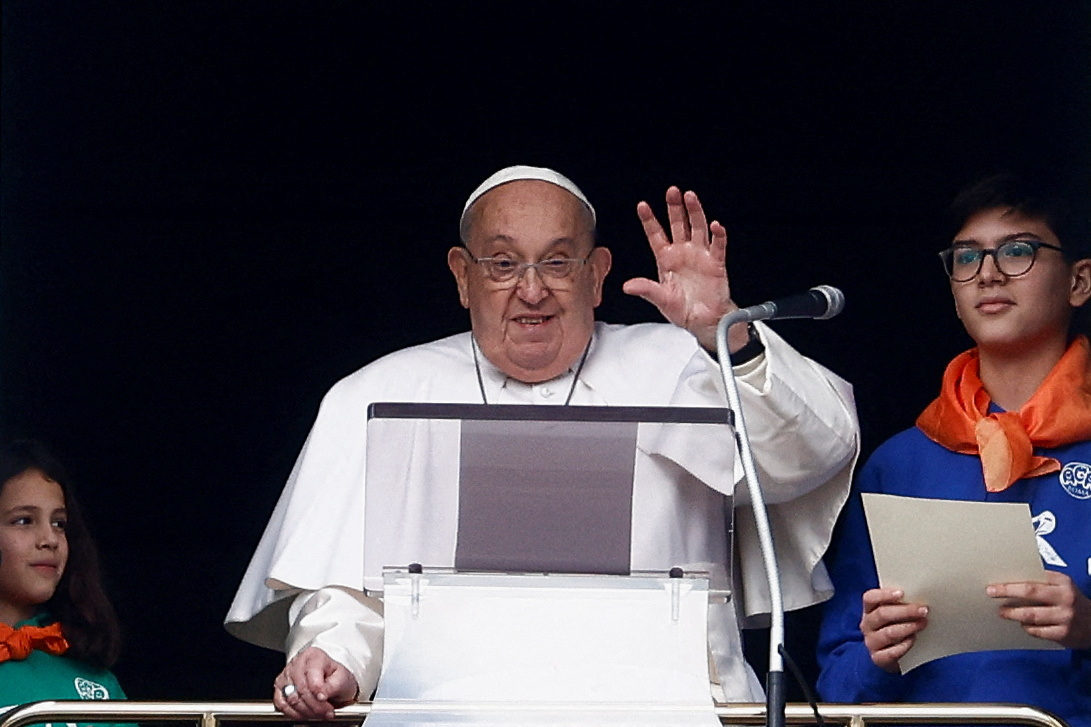 Papa Francisco acena durante oração do Angelus na Cidade do Vaticano
26/01/2025 REUTERS/Yara Nardi