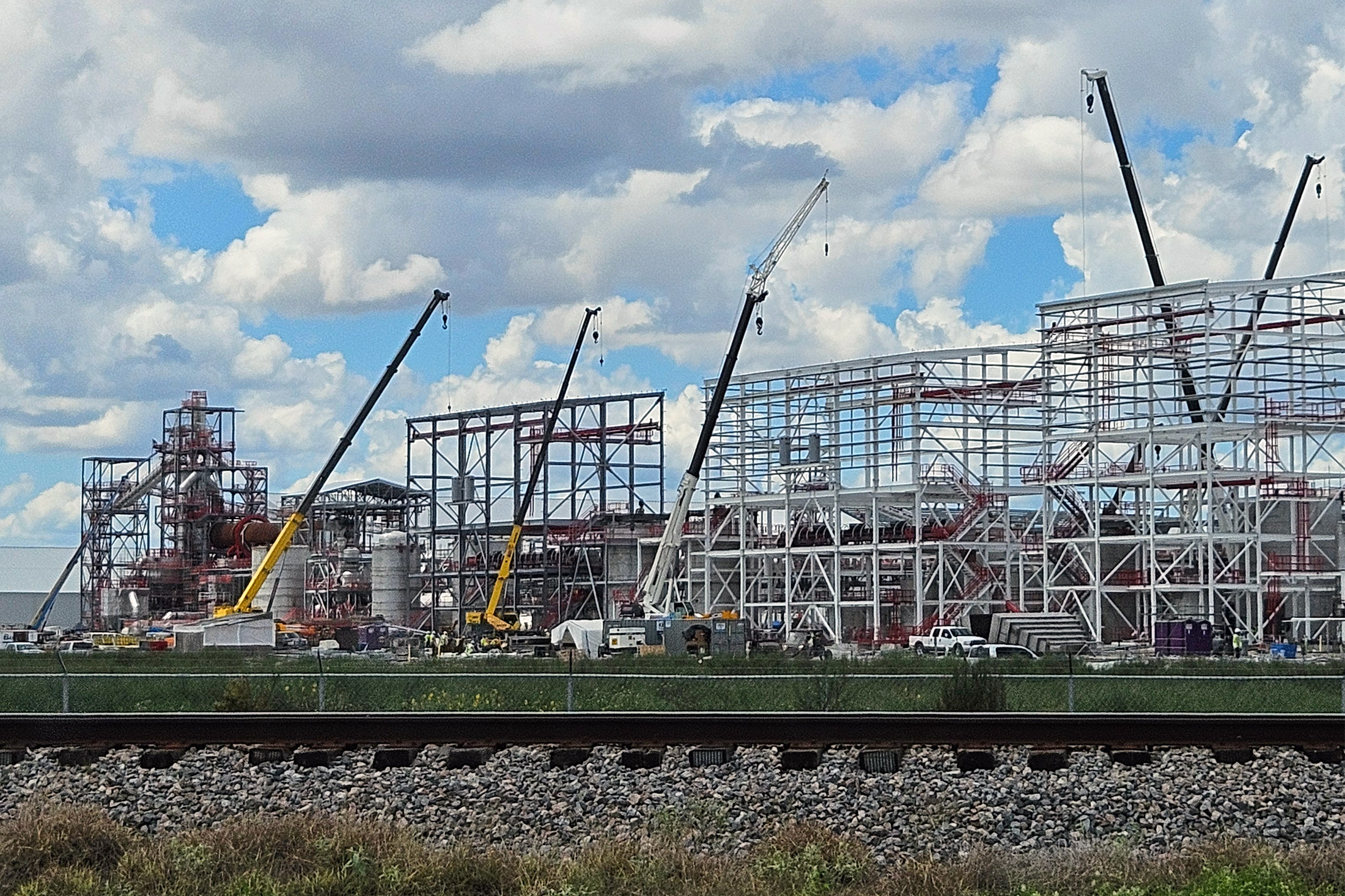 Tesla: Refinaria em Texas Usará Milhões de Litros de Água!