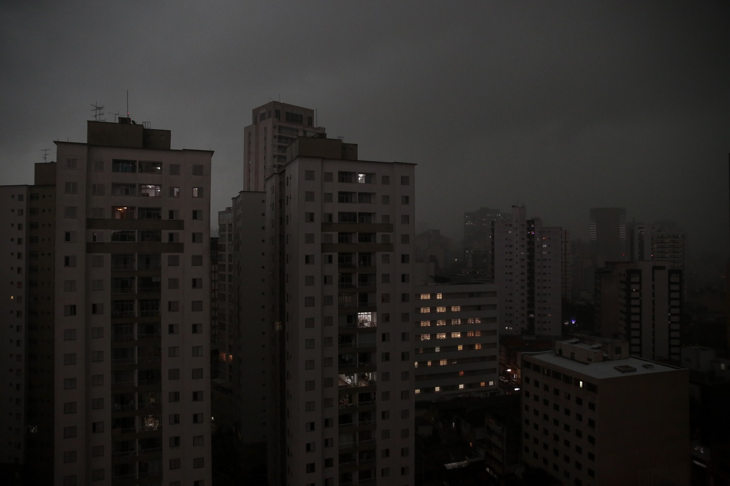 O que esperar do tempo em SP após temporal que gerou caos na cidade; veja previsão