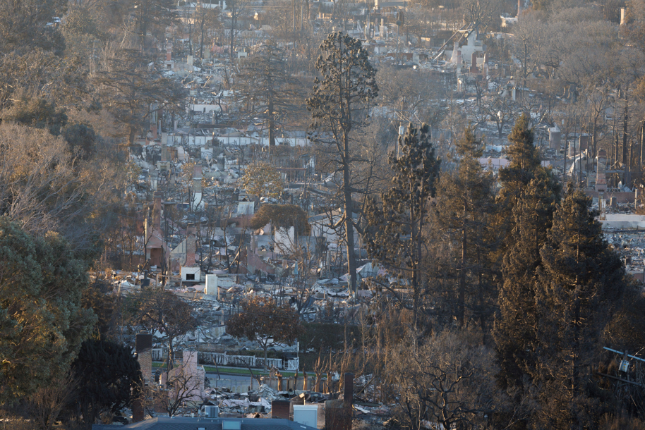 Residências destruídas por incêndio em Pacific Palisades, em Los Angeles