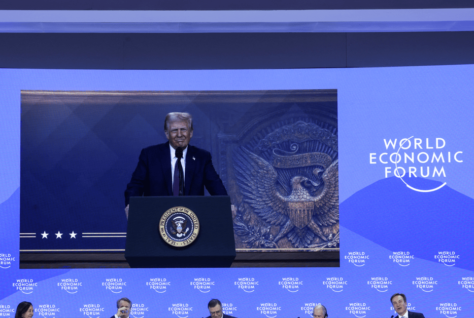 Trump diz à elite empresarial de Davos que quer reverter inflação e cortar impostos