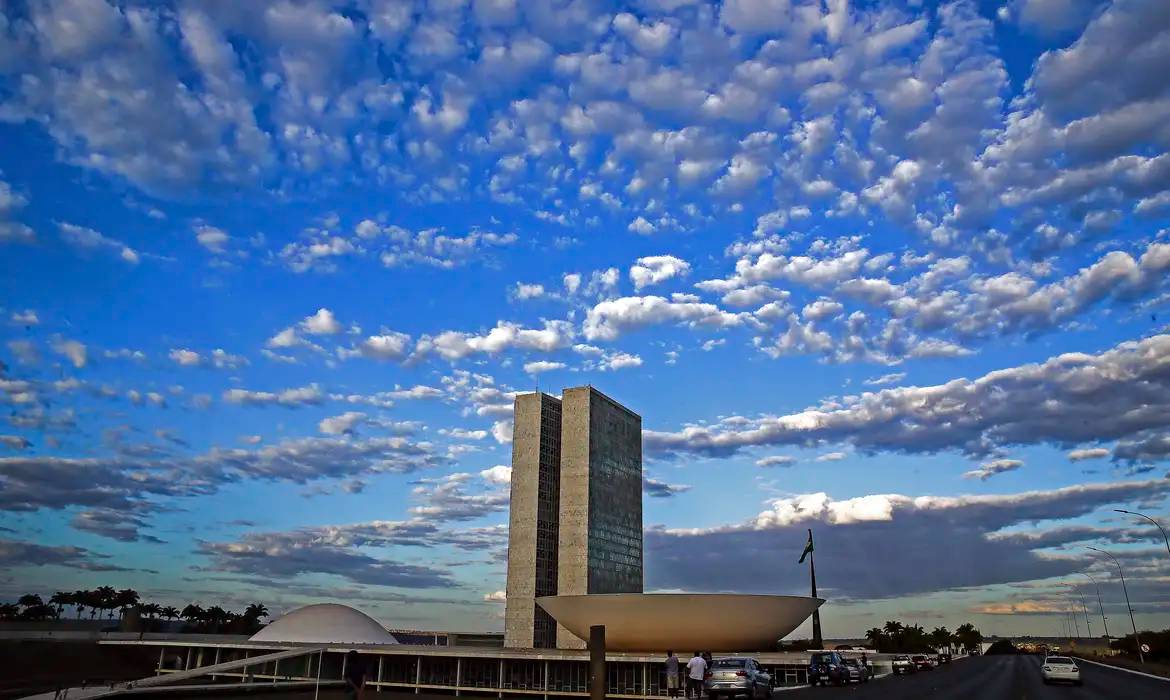 Congresso segue expectativa: elege Alcolumbre e Motta para comando de Senado e Câmara