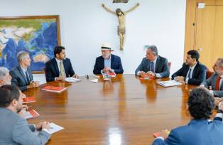 O presidente Luiz Inácio Lula da Silva (PT) em reunião com integrantes do governo (Foto: Ricardo Stuckert/PR)